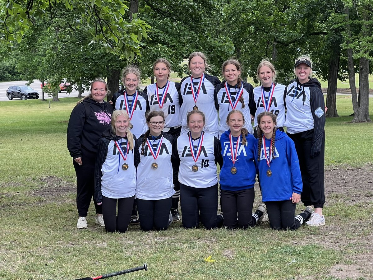 Congratulations to 16U White who took third place in the New Berlin SummerHeat! 🥉🥎 #ISAproud #makeanimpact #softball