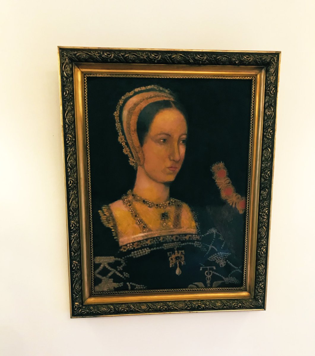 Portraits to delight any #Tudor-loving heart ♥️ 

Taken by yours truly at Thornbury Castle, Gloucestershire during my visit today 😍

#AnneBoleyn #HenryVIII #SummerProgress 👑