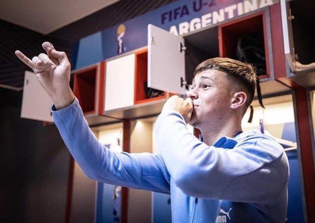 crossasabri's tweet image. SOMOS CAMPEONES Y ELLA ME LLAMA PA QUE LE DE