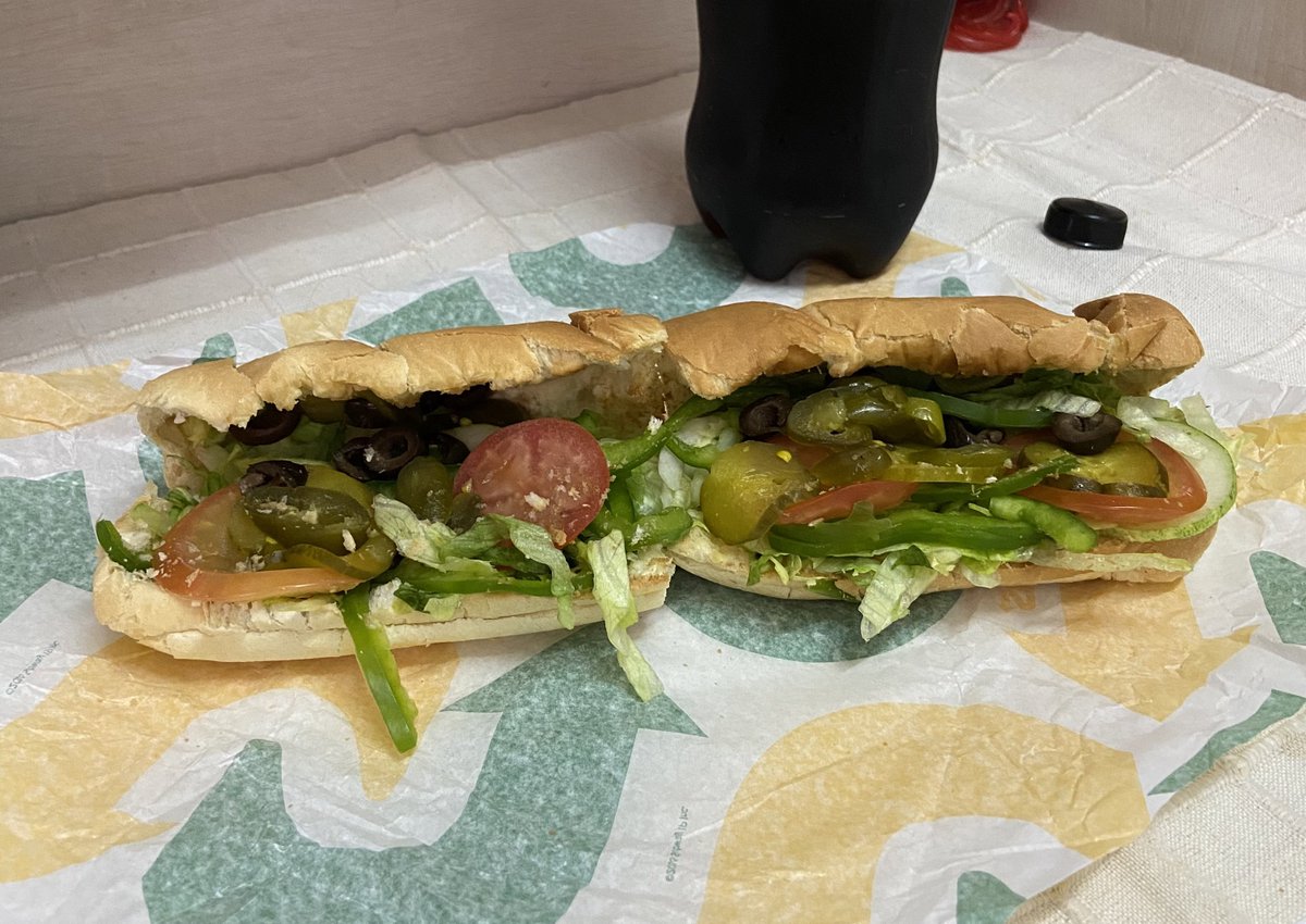 personally I think u guys are sleeping on subway. get a footlong veggie delight and it’s like 400-450cals