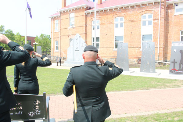 PADailyHerald's tweet photo. The City of Prince Albert officially unveiled the new monuments and benches in Memorial Square on Sunday. There were multiple cenotaphs unveiled, honouring Korea, Peacekeepers, Indigenous Veterans, Women and Afghanistan Veterans. #MemorialSquare
https://t.co/7lisdrd8Ql https://t.co/TZqP0Em7h9