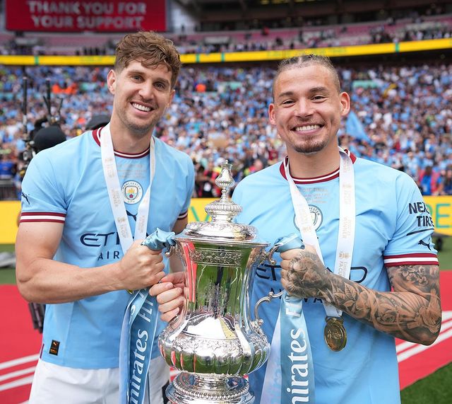 Rodri_lufc's tweet photo. 🏆Palmarés Kalvin Phillips
📅2019/20: Championship (Leeds United)
📅2022/23: Premier League (Manchester City)
📅2022/23: Fa Cup (Manchester City)
📅2022/23: Champions League (Manchester City)
🔜Community Shield🆚Arsenal👀?
🔜Supercopa de Europa🆚Sevilla👀?
🔜Mundial de Clubes👀? https://t.co/2r7CkVeK7L