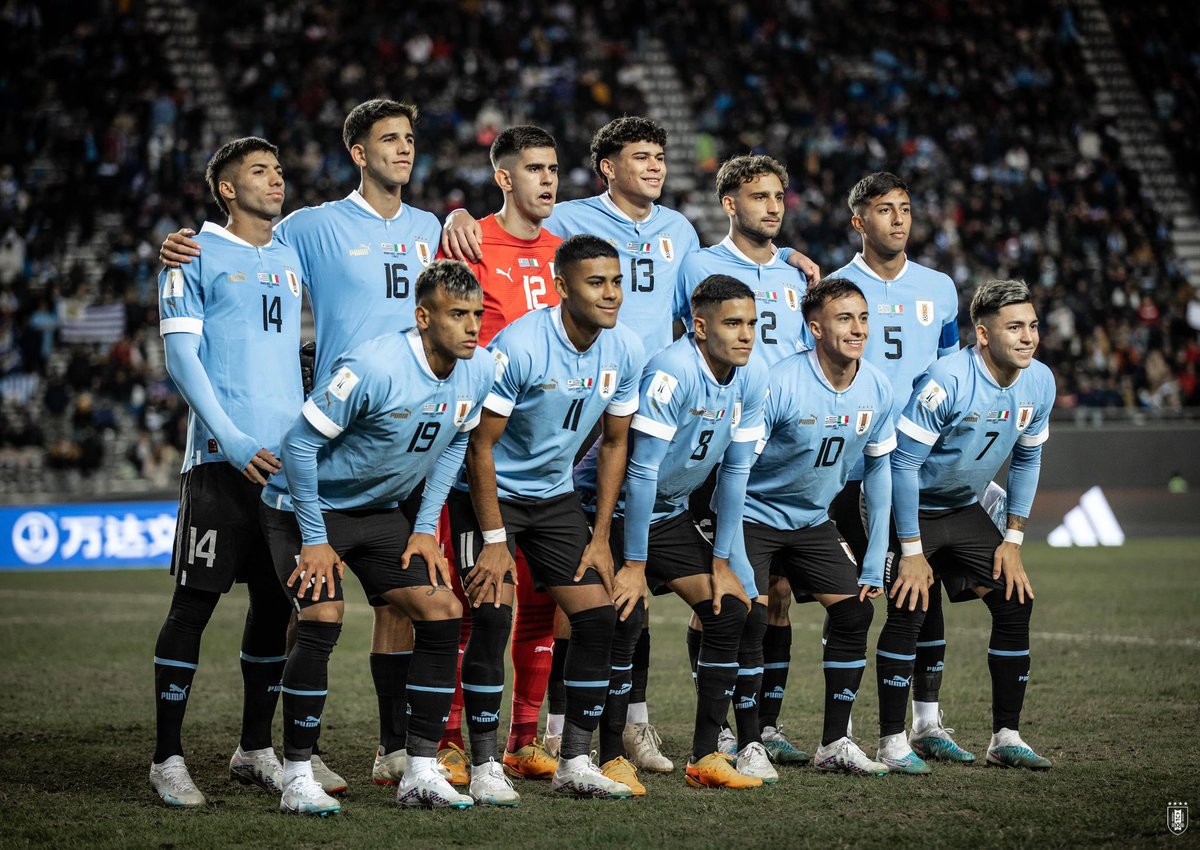 Agustindorce's tweet image. Uruguay campeón del mundo. Jugando al fútbol, llevándose puesto a Italia y a quien se le puso adelante. Espectacular. Orgullo absoluto. Que este sea el primer pasito para un futuro en lo más alto. URUGUAY URUGUAY 💙💙💙

📸 @Uruguay