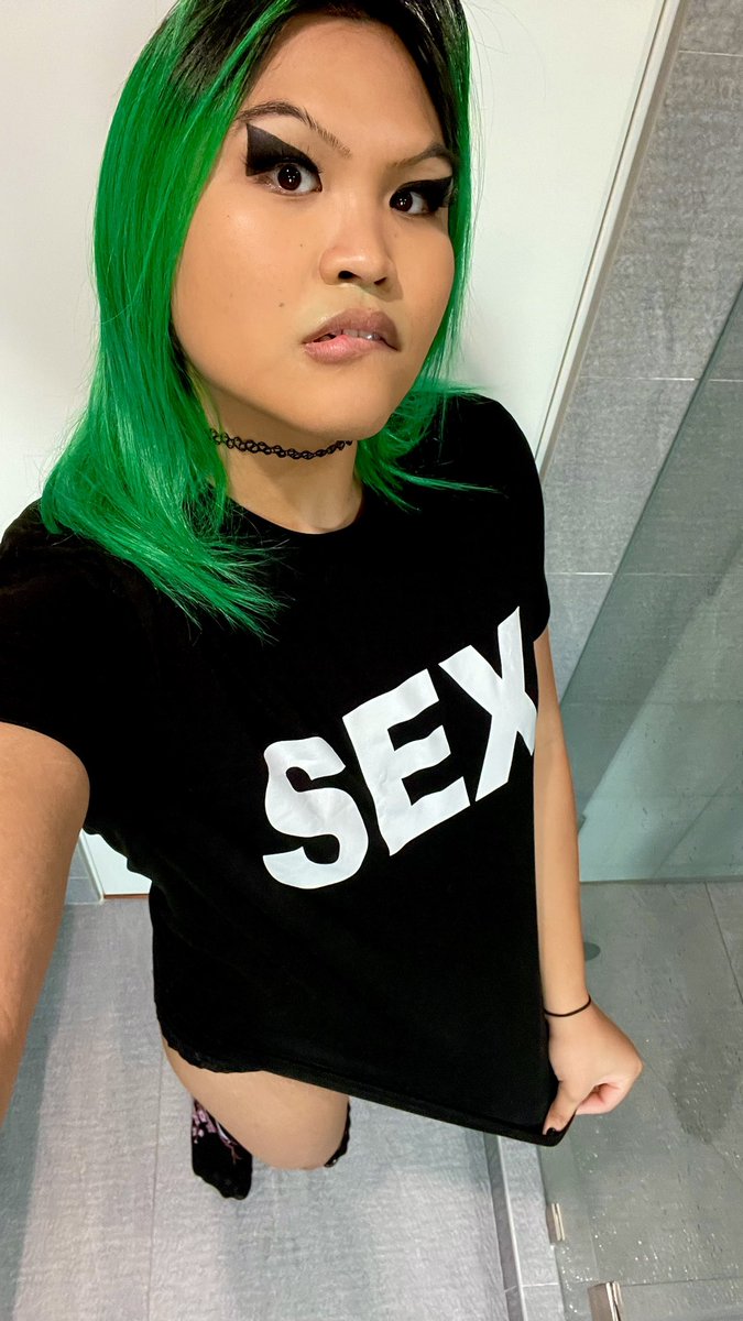 Genesis Green 🥺💚🏳️‍⚧️ on Twitter: "Do you like my new shirt?? 😜😘🫦"