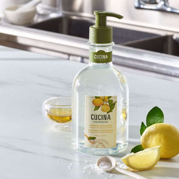 AvonLadyNJ's tweet photo. #HealthyTips - These #liquidhandsoaps contain #plantderived ingredients with biodegradable and #ecofriendly formulas. They're moisturizing, gentle, removes strong food odors, & leaves hands delicately scented.
See Fruits & Passion Cucina #HandSoaps - https://t.co/PMgySmPqzE https://t.co/mH1YSgiqxb