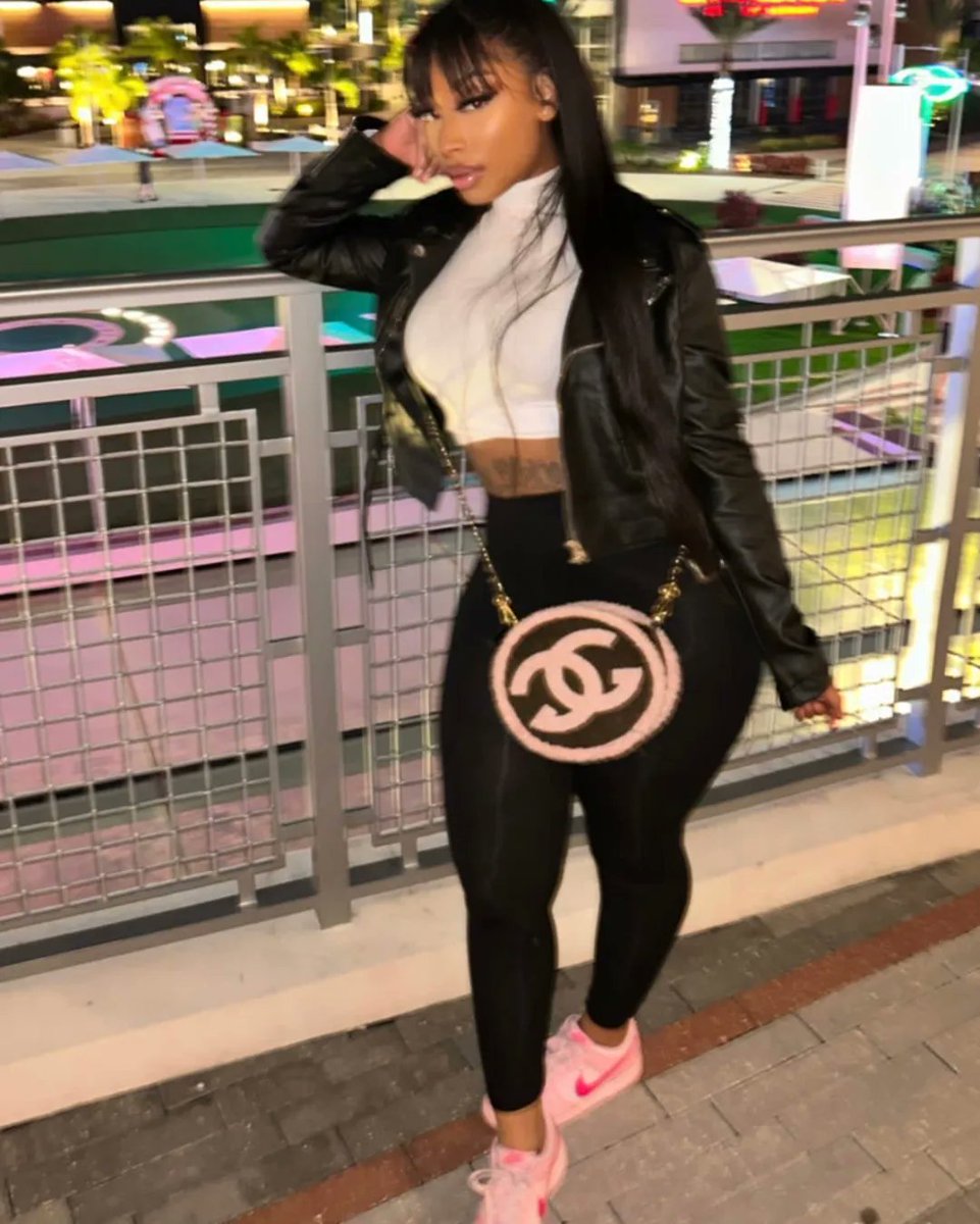 sneakyleakss's tweet photo. Need me a little baller for the summer 🤪❤️ https://t.co/Tn4cvGPu11