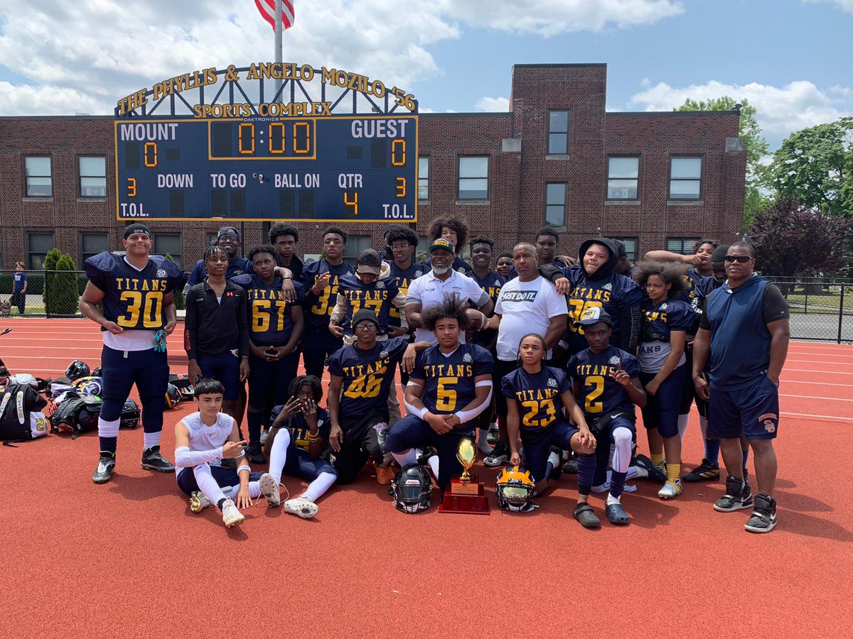 Urena_Dennis5's tweet photo. Yes sir. Got that chip !!!

Brooklyn Titans 15u - nycfl 2023 spring champions

Titans-34 Grind-8

#youthfootball #ehall #ehallfb #brooklyntitans #15u #15ufootball #situationalawareness #teamfirst
#classof2026 #football #leadblock  #leadtheway #stoptestingme #footballislife https://t.co/IDaT7MePvF