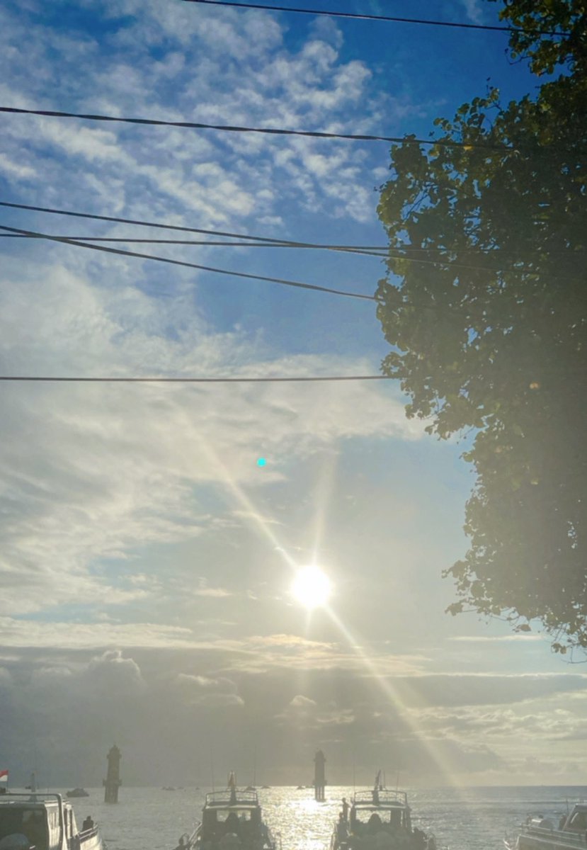 jejerawk's tweet image. 10 mins left to go get a bath.
so.. have a great Monday, have a wonderful week ahead, universe 🖤