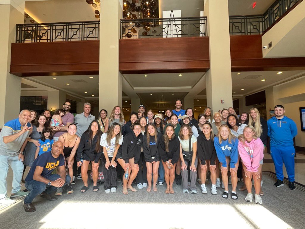 It was so great greeting the NATIONAL CHAMPION @UCLAWSoccer and @UCLAMVB teams when they arrived at their hotel here in DC today! We are so #BruinProud of them, and we are excited that they’ll be honored at the White House tomorrow!! 💙💛🐻⚽️🏐🏆🥇