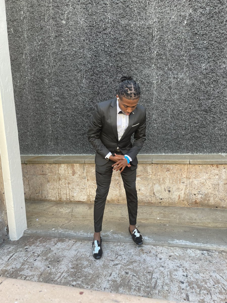 JDEB__'s tweet photo. This suits me well♠️🖤 https://t.co/mnmTT6J8iT