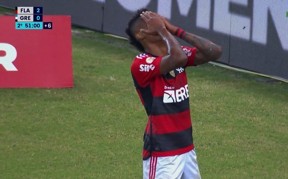 UrubuTT_'s tweet photo. Aqui eu chorei com o Bruno Henrique! 😭❤️ https://t.co/FnvaHyjbAs