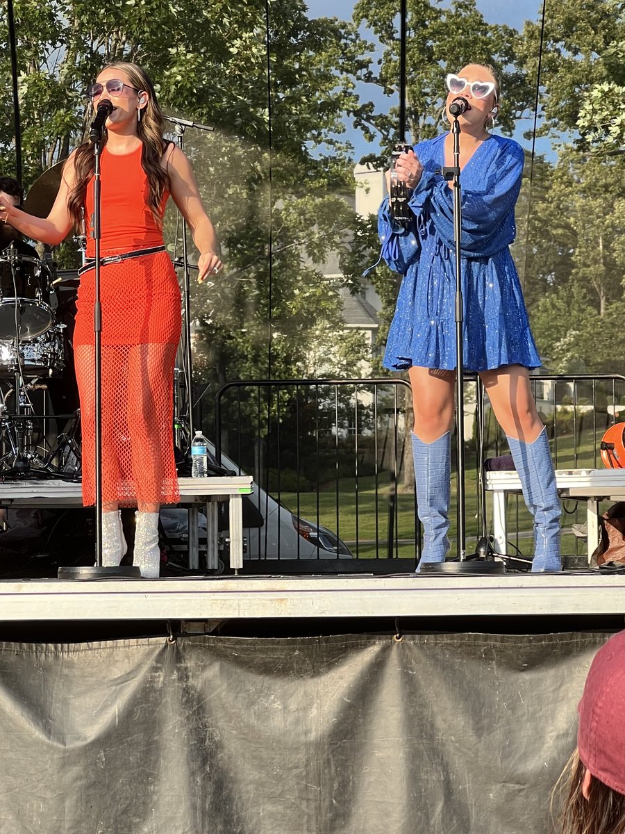 delgreco3's tweet photo. Maddie and Tae say War Eagle from Greystone!!! https://t.co/wnQ8qgf0P0
