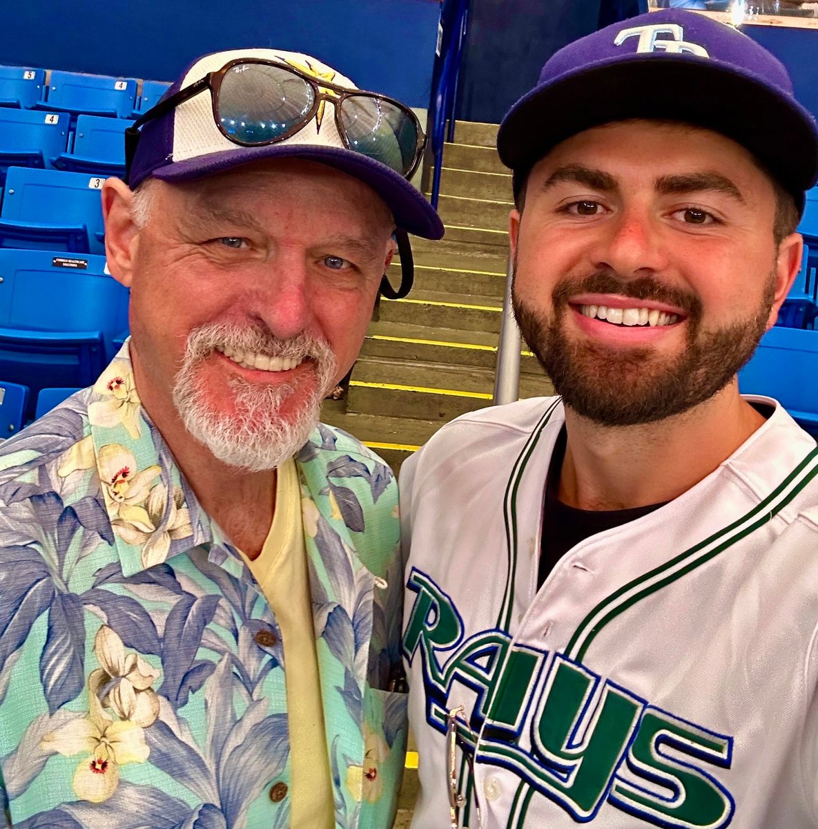 Dickie Bush 🚢 tweet media