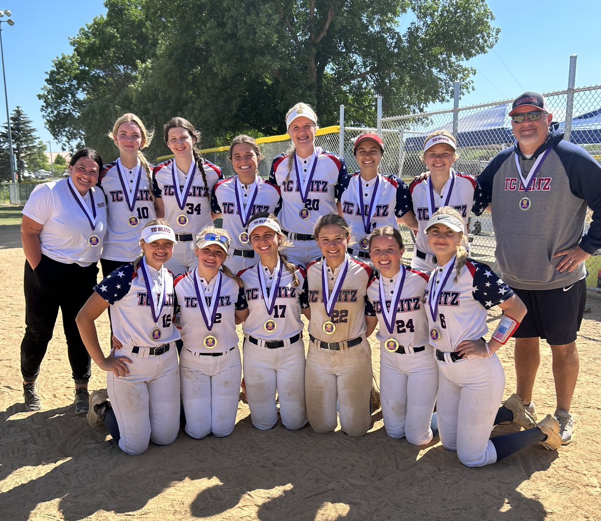 Congrats to the 16’s for winning their bracket at the Lexi Kretsch Summer Showdown!!