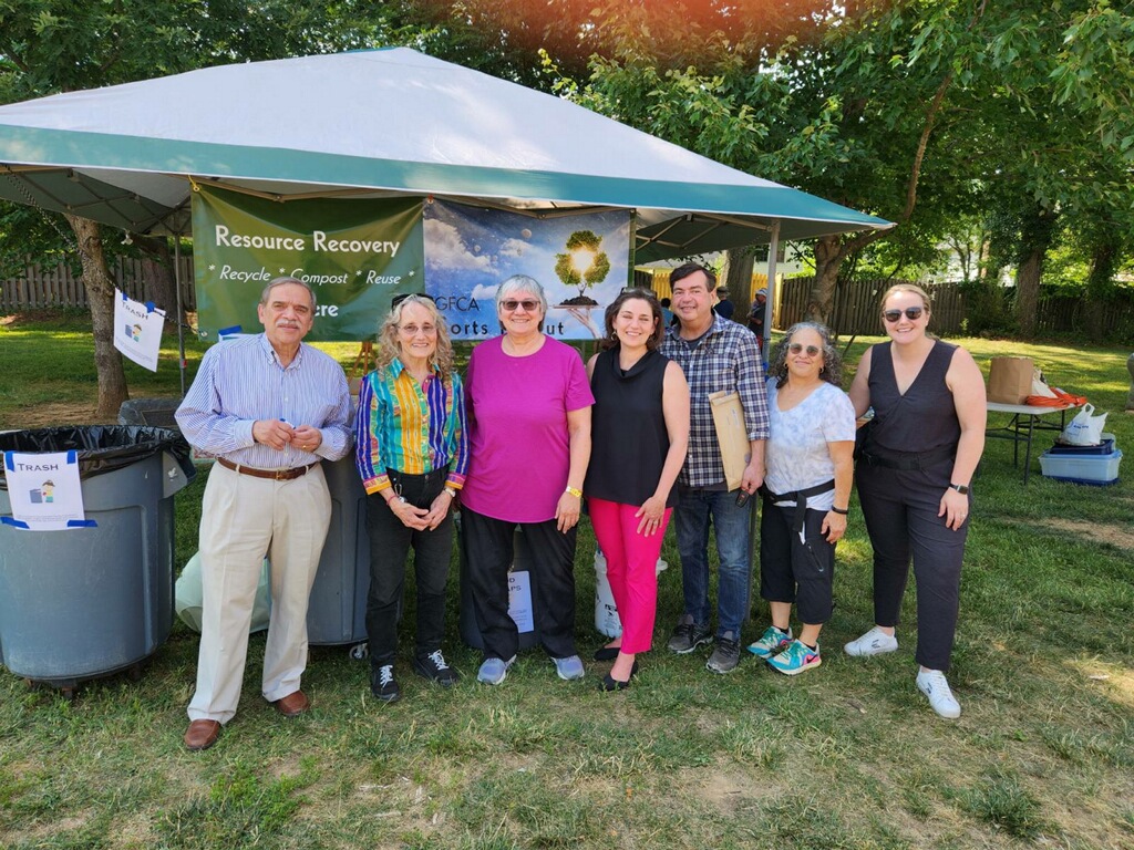 cmkatestewart's tweet photo. Our team had a great time at the Greater Farmland Civic Association Community Day. Caught up with their recycling and compost teams. Thank you for all the work you are doing! @JerryMindes https://t.co/qbABSVMnP5