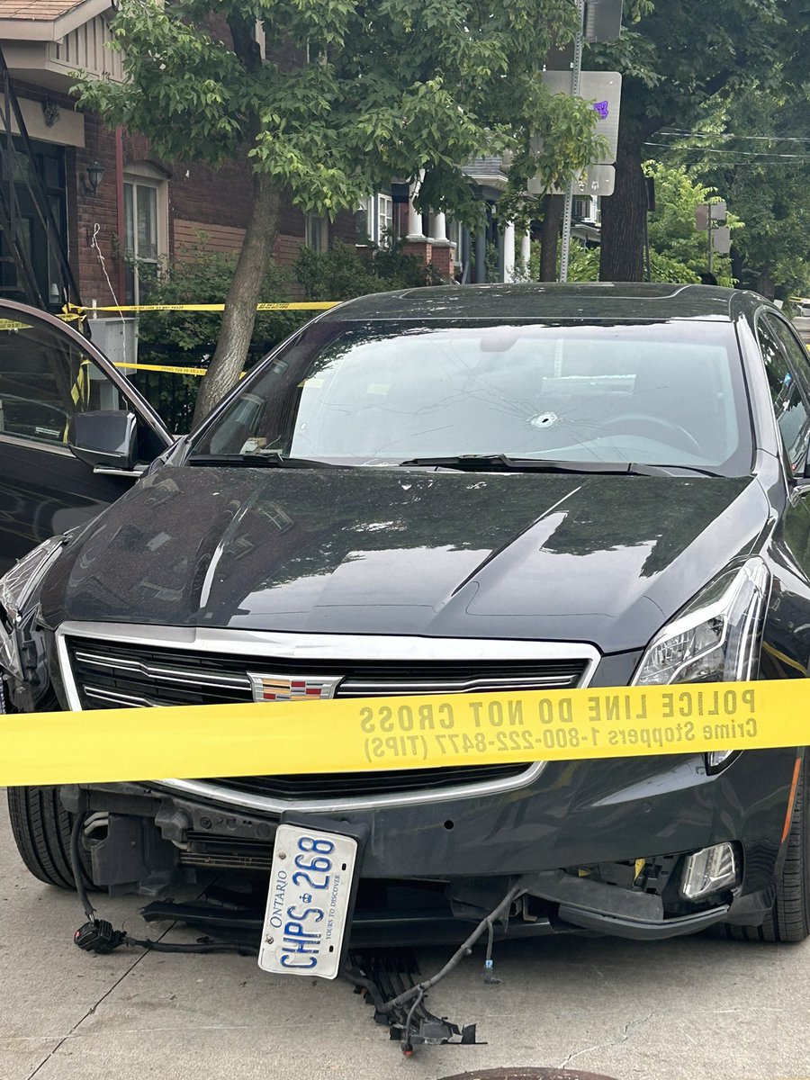 @CP24 SIU say two men: a 26yr old & 45yr old are arrested after police chased down a reported stolen vehicle at Roxton Rd and College St. Police fired shots at the vehicle as it sped away. It eventually struck a pole at Bloor and Havelock. The 26yr old to trauma centre w injuries