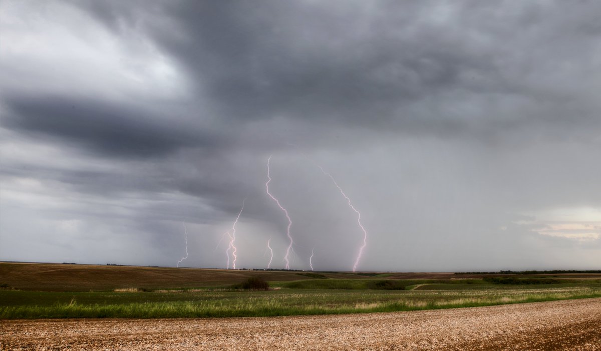 Briercrest #exploresask #saskatchewan #explorecanada #sask #meanwhileinsask #landoflivingskies #shareyourweather #skstorm #storm #stormhour #itsamazingoutthere #ipulledoverforthis #weather #stormchaser #stormchasing #stormclouds #ig_stormclouds #skstorm #wildweather