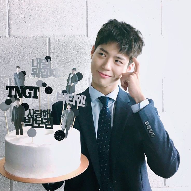 Very soon very soon! 🎂
Have an awesome start to the week! @BOGUMMY 💙

#박보검 #朴宝剑 #朴寶劍
#パクボゴム #พัคโบกอม
#ParkBoGum