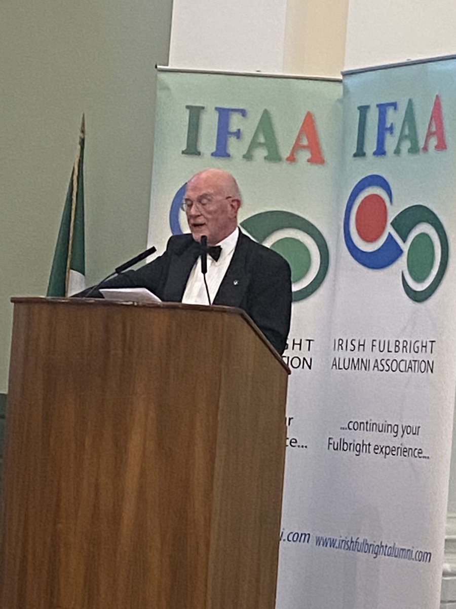 Honoured to be an <a href="/Fulbright_Eire/">Fulbright Ireland</a> awardee 2016-2017. Being an <a href="/IFAA_eire/">Irish Fulbright Alum</a>  member offers the opportunity to link up with old friends and  provides opportunities to meet new scholars. Thanks to all for a very special evening <a href="/Aine_NiSh/">Aine Ni Shuilleabhain</a> and Frances Fahy👏