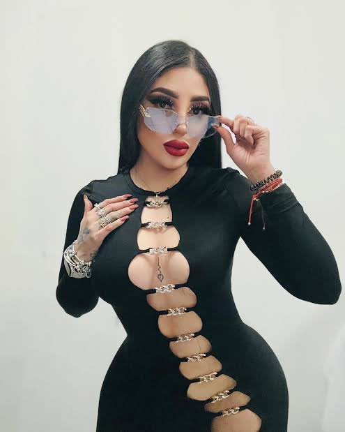 Hurrrt100x's tweet photo. Vulgarverse https://t.co/8jhPPv50uC