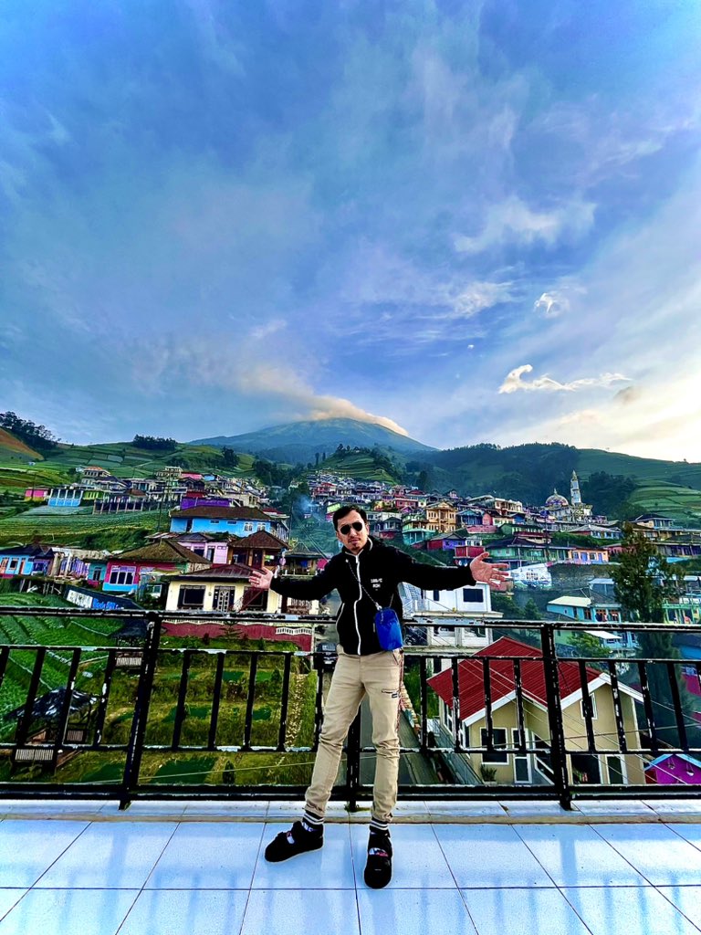 vikyfauzy's tweet photo. Masih belum move on dari tempat ini.. #wonderfulindonesia #jelajahindonesia #sumbingkaliangkrik #nepalvanjava https://t.co/Myg9wF4XfW