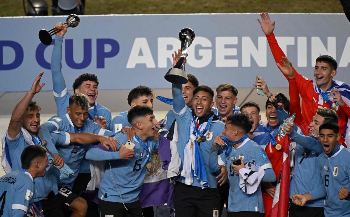 lrgmurillo's tweet photo. Uruguay 🇺🇾 toca el cielo en Argentina 🇦🇷.
Uruguay es Campeón del Mundo sub-20 🇺🇾🏆⚽️. https://t.co/TFkcesaNhS