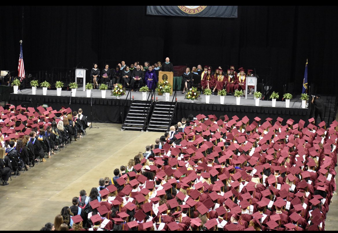 OaktonHS's tweet photo. We’re still celebrating our seniors and sharing pictures from Friday’s graduation. The Class of 2023 was a special group. Congratulations! #fcpsgrad23 #WEAREOAKTON (1/3) https://t.co/z6o5nCCNWM