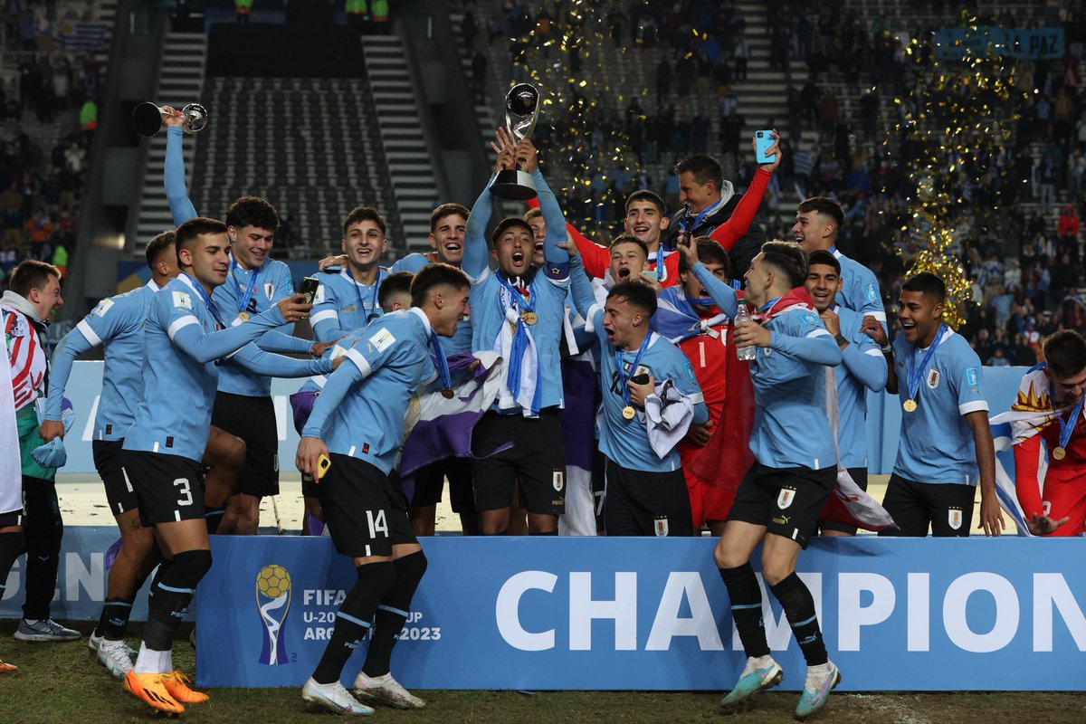 🏆🇺🇾 ¡Campeones de CONMEBOL #LibertadoresSub20 con <a href="/FormativasCAP/">PEÑAROL | Formativas</a>  y #U20WC con <a href="/Uruguay/">Selección Uruguaya</a>!

👏 Felicitaciones a Randall Rodríguez, Mathías de Ritis, Damián García, Santiago Homenchenko y Marcelo Broli.
