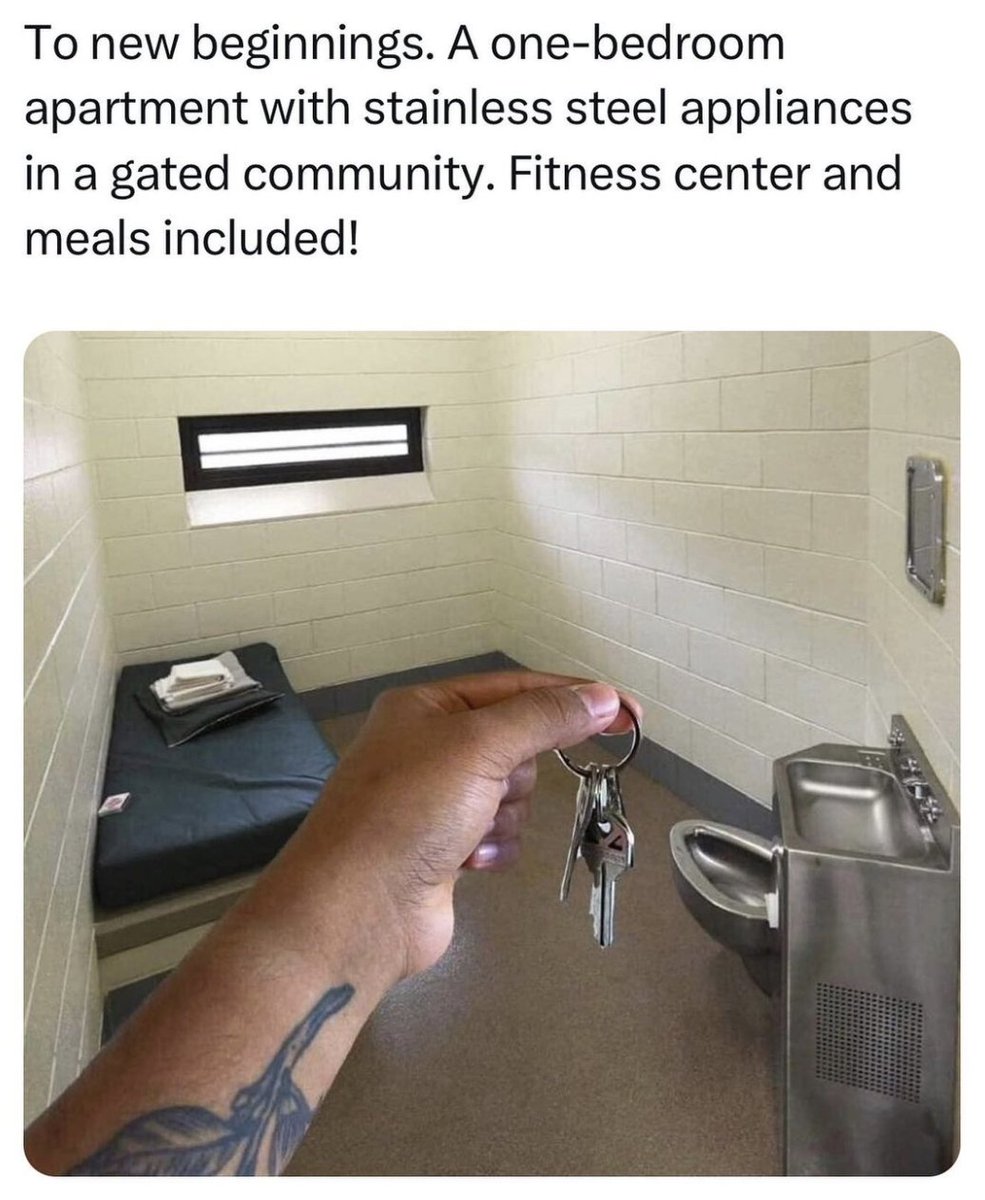 MensHumor's tweet photo. This unit has loads of natural light https://t.co/btL83ykXRJ