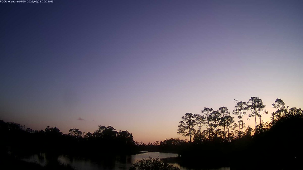 FGCUWxSTEM's tweet photo. Florida Gulf Coast University at sunset and it's 83.7 F. https://t.co/v24dkgmsf9
