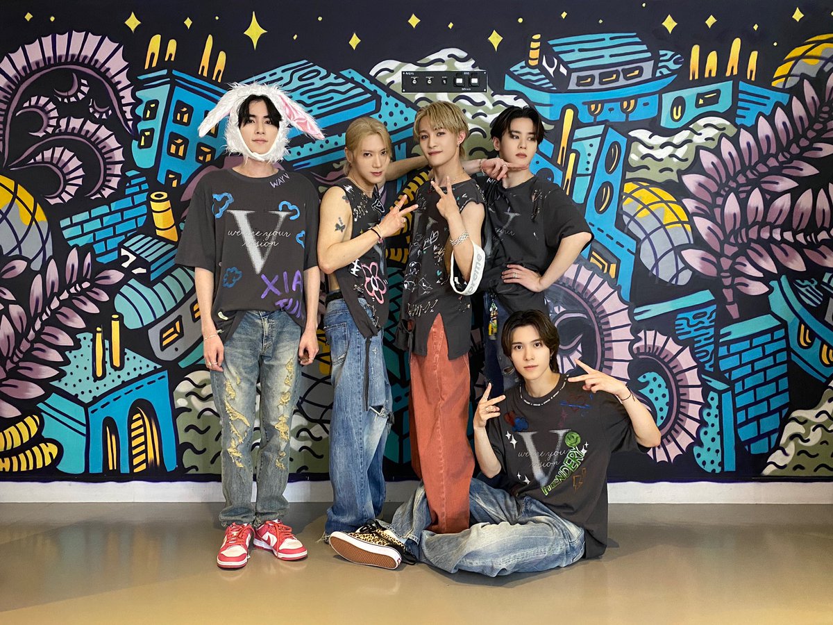 WayV_official's tweet photo. It’s been such a nice time in Paris! Thank you guys for having us and you guys really gave us a lot of ever lasting memories, merci! WayZenNi love you~💚

在巴黎过得非常开心！谢谢大家给我们带来的美好回忆，我们永远不会忘记，谢谢你们！威珍妮爱你们哦~💚

#FanmeetingTour
#WayV_Phantom #PARIS
#WayV_Phantom_in_PARIS
#WayV #WeiShenV #威神V