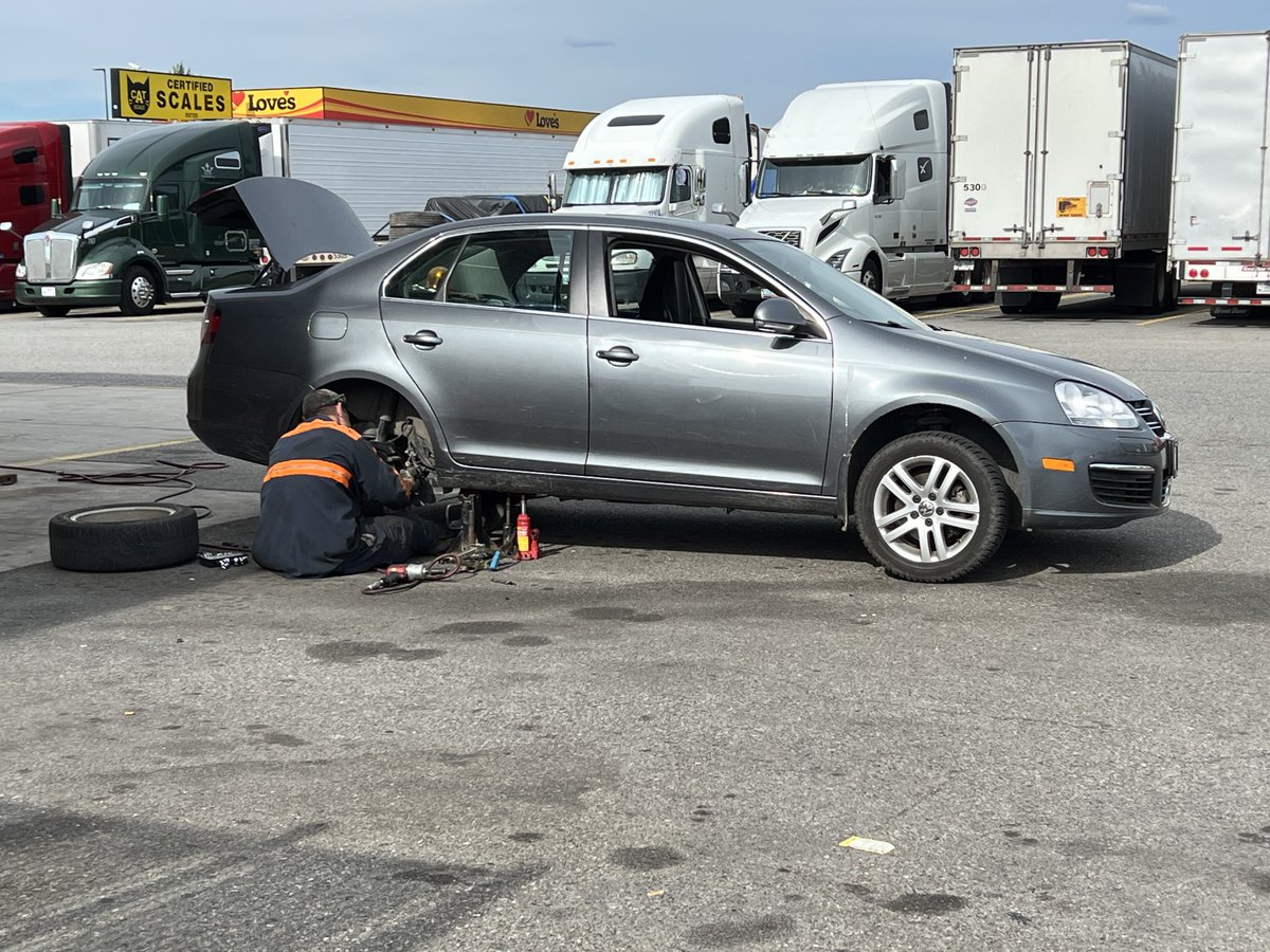 beetlebaileyYT's tweet photo. How many mechanics do you need to fix the brakes on a car at the loves? @SpeedcoPM @LovesTravelStop #loves #postfallsID (NOT A SEMI TRUCK) https://t.co/D0gXKpT01J