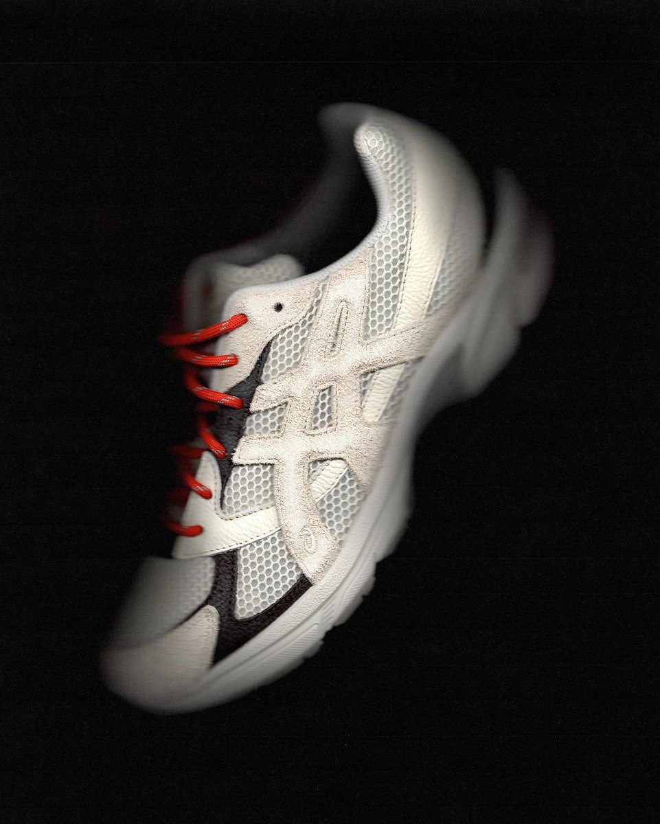 ModernNotoriety's tweet photo. HAL STUDIOS x ASICS GEL-1130 MK III “GLACIER” (2023) ❄️ https://t.co/75uSeFRiKj