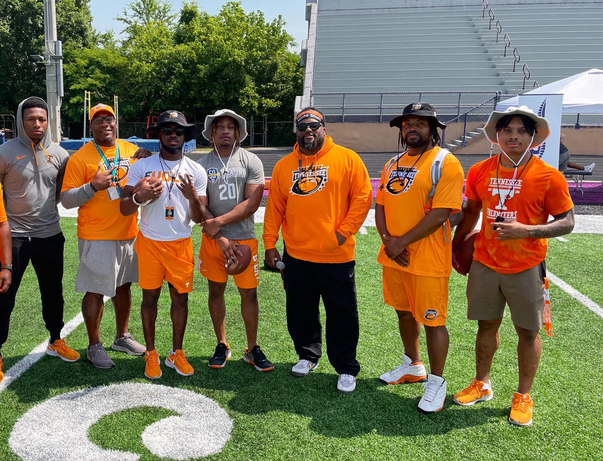 Running Back By Committe!! @govols21 @dylans21527 @__jw12 @CoachBup @DBishop2004 @CameronSeldonT #GBO 💪🏾🍊🏈 ⭐️⭐️⭐️