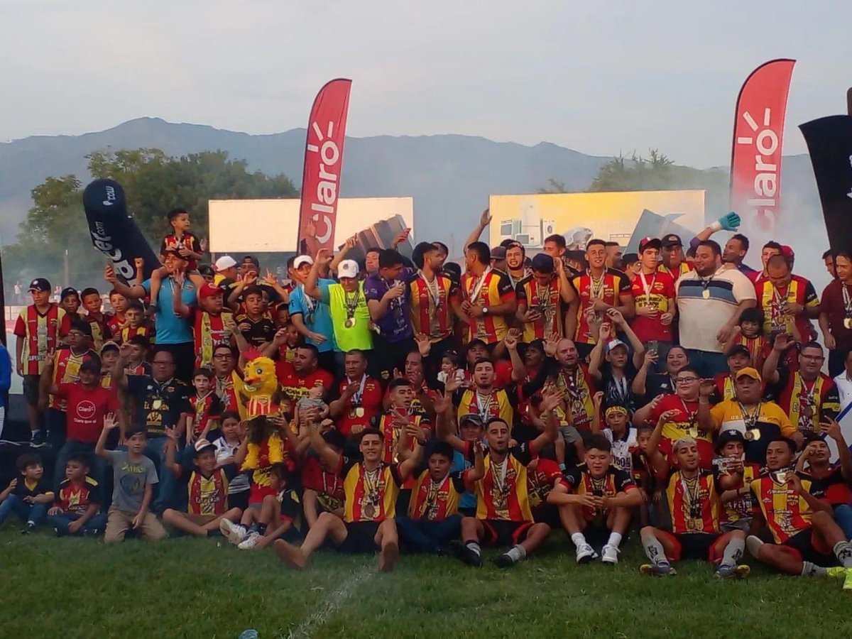 lrgmurillo's tweet photo. Zacapa 🐓Campeón de la Liga de Ascenso de Guatemala 🇬🇹⚽️🏆. https://t.co/u6PkHbs7iX
