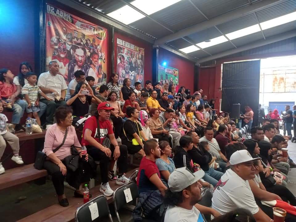 LaTijeraLucha's tweet image. La #ArenaDeLuchaLibreCM en sus domingos de buenas luchas luce a su máxima capacidad para recibir al talento de lucha libre #AAA y todos los futuras estrellas de #LuchaLibreCM...
#latijeraluchalibre
