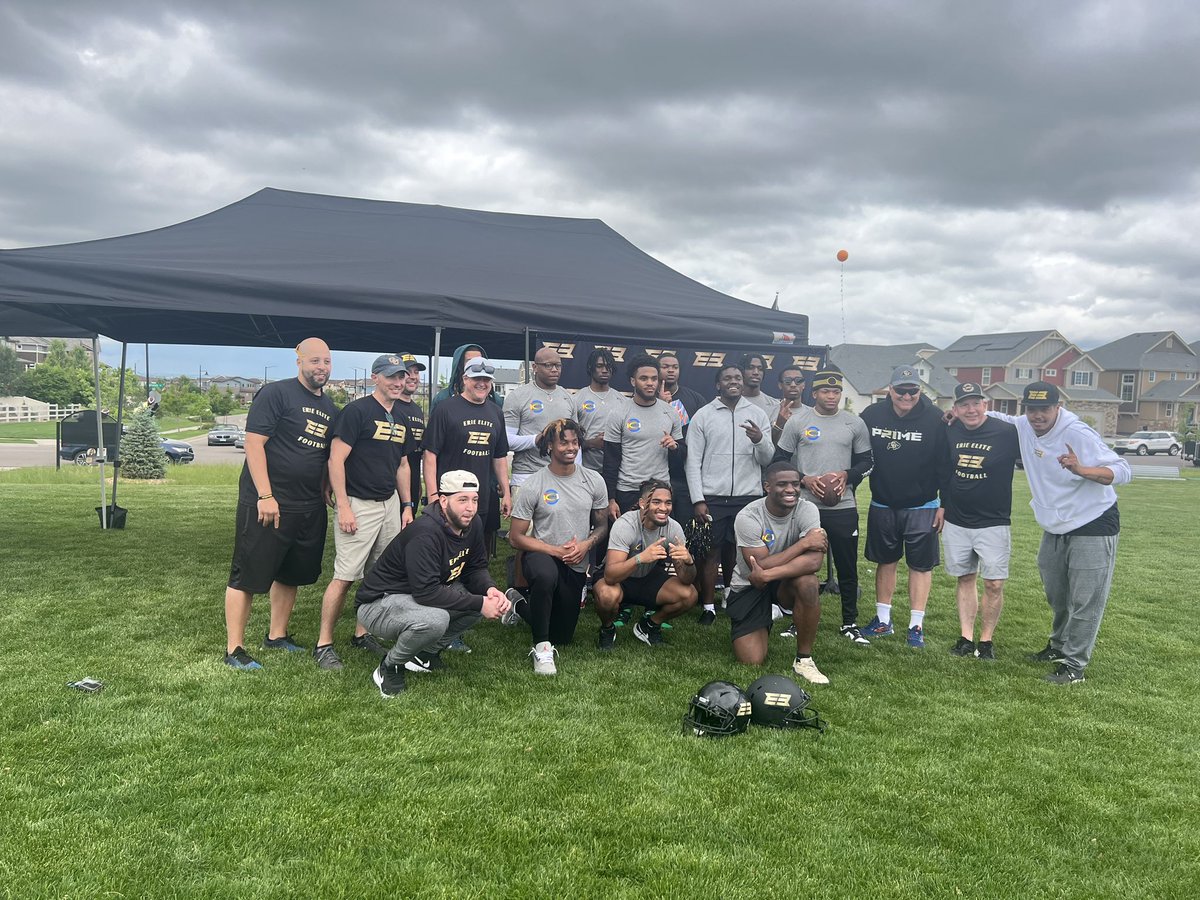 B4LNILC's tweet photo. @CUBuffsFootball helping out with Erie Elite football camp this afternoon! https://t.co/FSdAkc0yJR