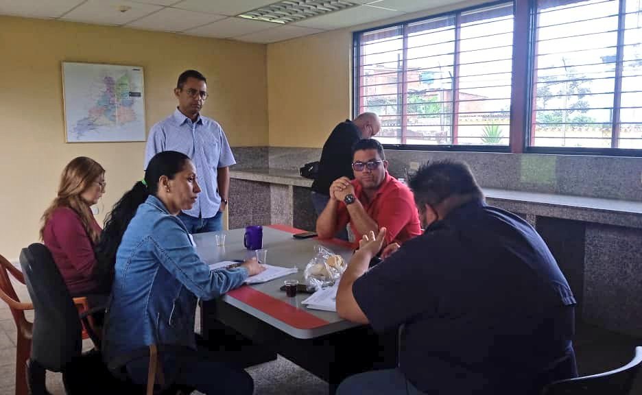 GasTrujillo's tweet photo. Dentro del Plan de Acción de 90 Días, el equipo de @GasTrujillo junto a la gerencia estadal de @Gas_Comunal y el Ministerio para el Petróleo, realizaron inspecciones a las #EPSDC de Carache y Boconó, evaluando proyectos para las mini plantas de llenado
#BienestarIgualdadYJusticia https://t.co/L9wOiXuBuR