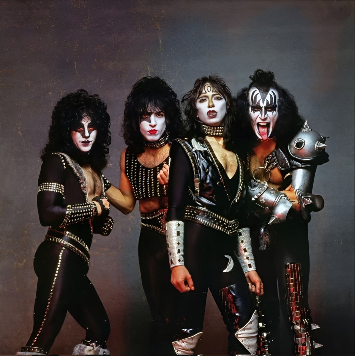 KISS - Creatures Of The Night Era

#KISS #GeneSimmons #PaulStanley #EricCarr #VinnieVincent