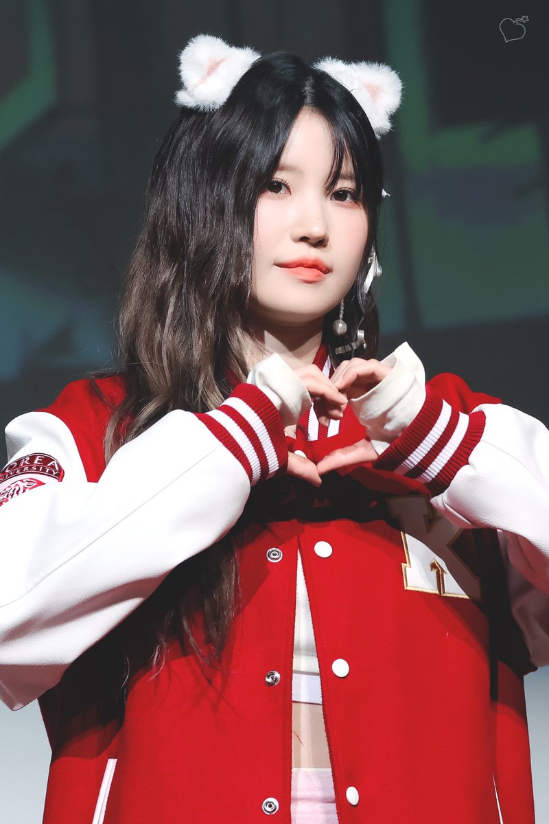 amourcalmar's tweet photo. 230611 팬사인회 하냥 HQ❤️

하영시🐱

#프로미스나인 #fromis_9
#송하영 https://t.co/kUjNXKuUsi