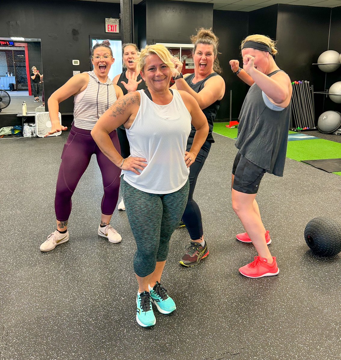 MaryTelford's tweet photo. There’s no denying that those that eat well, exercise regularly, drink their water and get in enough sleep, have lower stress levels, more confidence and healthier bodies. #exerciseforhealth #healthcare #beyourpriority #bowmanville https://t.co/ff7H03RF9j