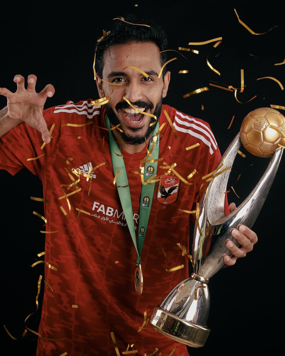 CAFCLCC_ar's tweet photo. ما أجمل معانقة اللقب! 🤩

استمتعوا ببعض من الصور الرسمية لبطل دوري أبطال إفريقيا مع كأس البطولة. 🏆

#TotalEnergiesCAFCL | @AlAhly https://t.co/p5DakYsSNX