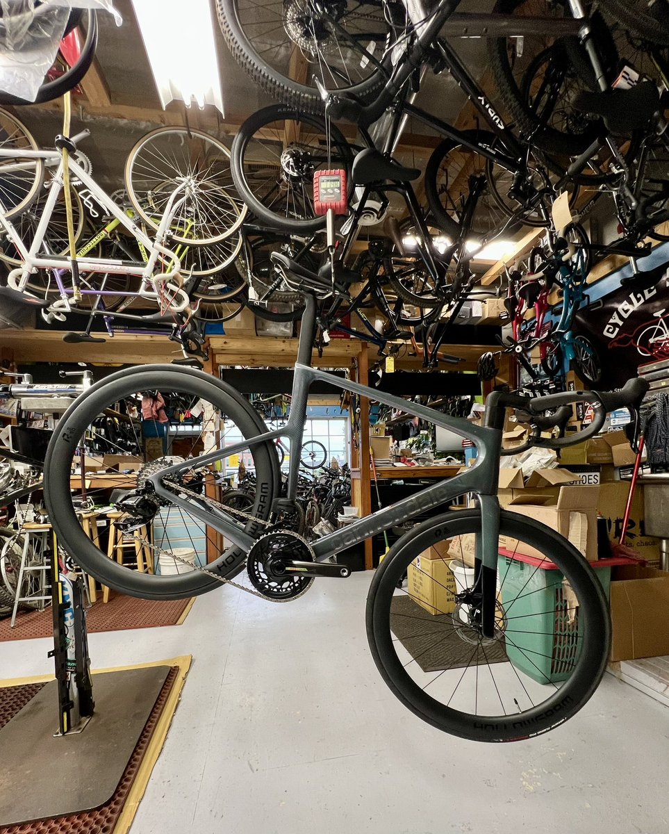 ⚡️ New Bike Day ⚡️

<a href="/RideCannondale/">Cannondale</a> SuperSix EVO 1

thanks for the pro build <a href="/2_Bici/">2 Bici Bicycle Shop</a> !!

58cm = 17.5 pounds
