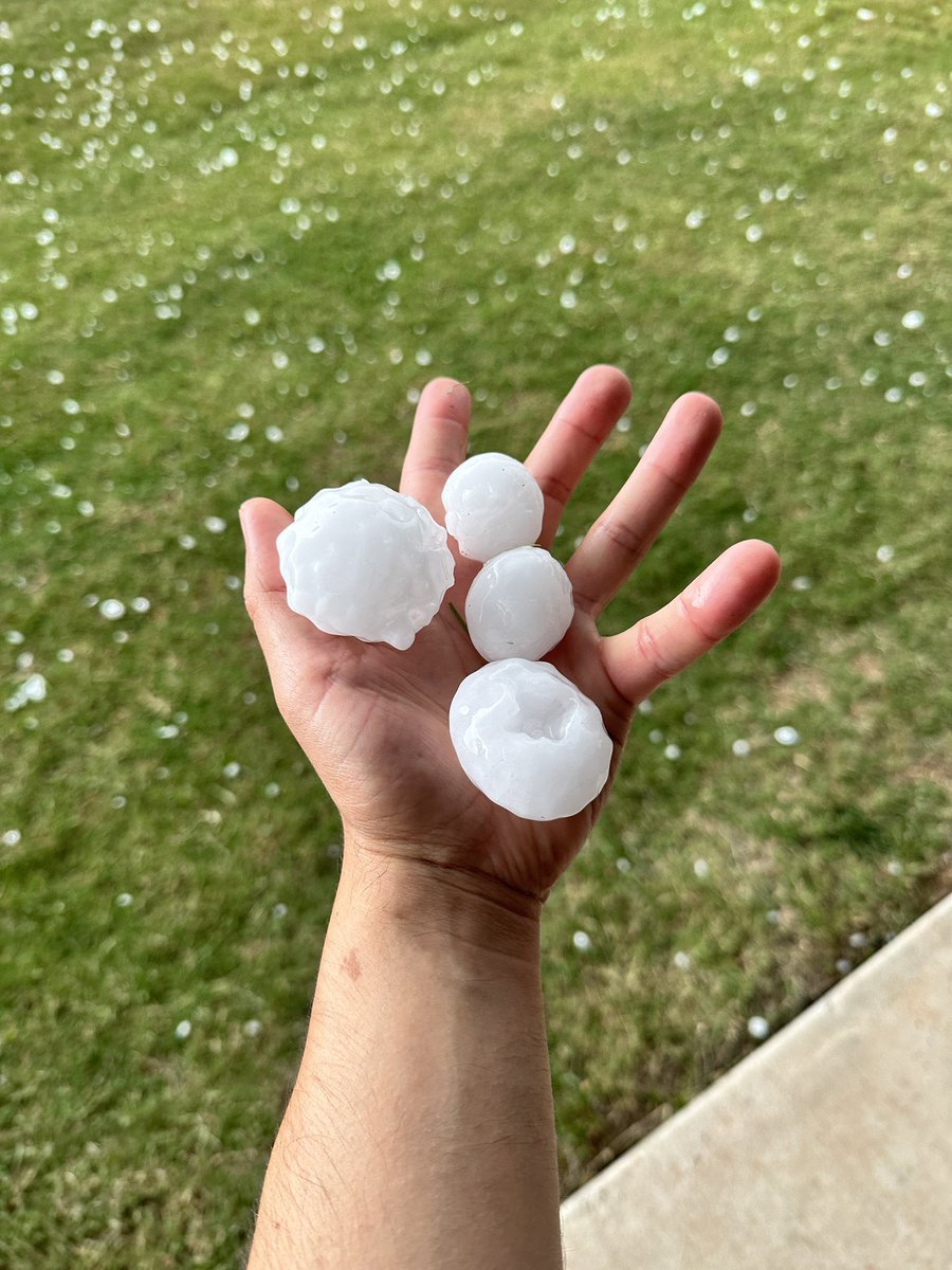 Fate, TX
About the size of an egg

@DFWscanner @wfaaweather