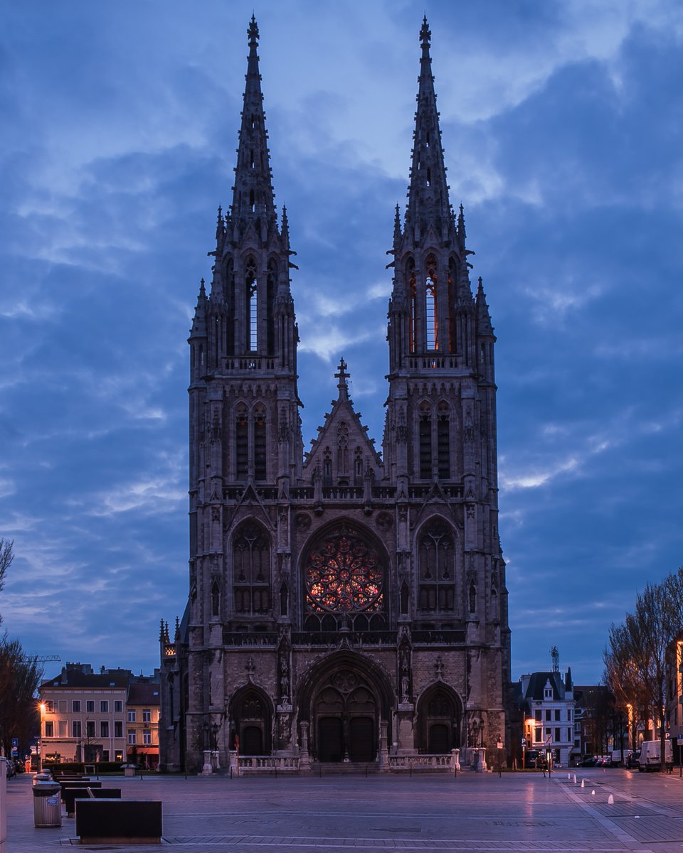 𝑒𝑣𝑒𝑛𝑖𝑛𝑔·𝑚𝑜𝑜𝑑 ♡

Sint-Petrus-en-Pauluskerk
Oostende, West-Vlaanderen // 🇧🇪