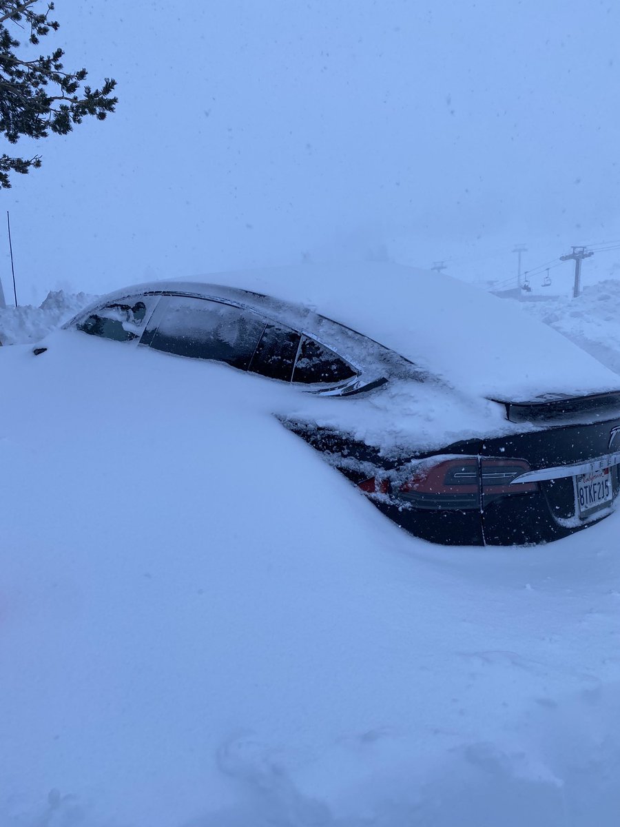 drjowebber's tweet photo. @teslacarsonly Dug my way in and reversed it out. Record snowfall? No problem for the X https://t.co/66kPBAgrzH