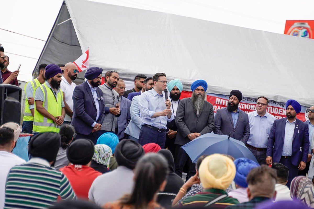 Pierre Poilievre (@pierrepoilievre) on Twitter photo The Trudeau government failed to protect international students from crooked scam artists.
Now, Trudeau is punishing the victims by deporting the students—even those that acted in good faith & have been working & paying taxes here for years.
Prosecute fraudsters. Stop the The Trudeau government failed to protect international students from crooked scam artists.
Now, Trudeau is punishing the victims by deporting the students—even those that acted in good faith & have been working & paying taxes here for years.
Prosecute fraudsters. Stop the