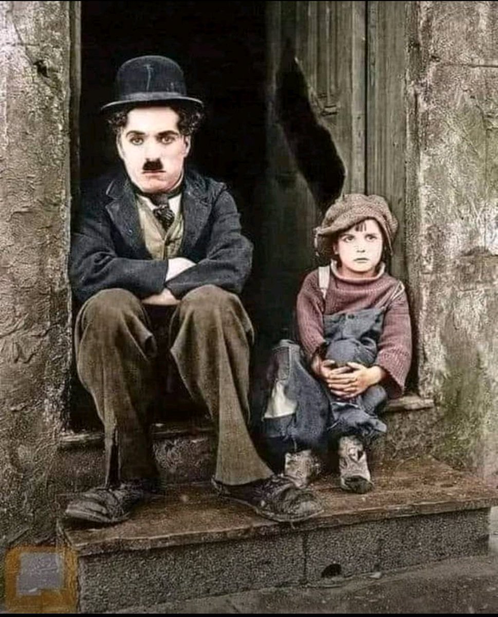 grabocha02's tweet photo. #CharlieChaplin dejó algunos dichos sobre la vida, muy bonitos:

✅Nada dura para siempre en éste mundo, ni siquiera los problemas.

✅ Me gusta caminar bajo la lluvia porque nadie puede ver mís lágrimas.

✅El día más desperdiciado en la vida es el día en que no nos reímos. https://t.co/jDZwHuhZNR