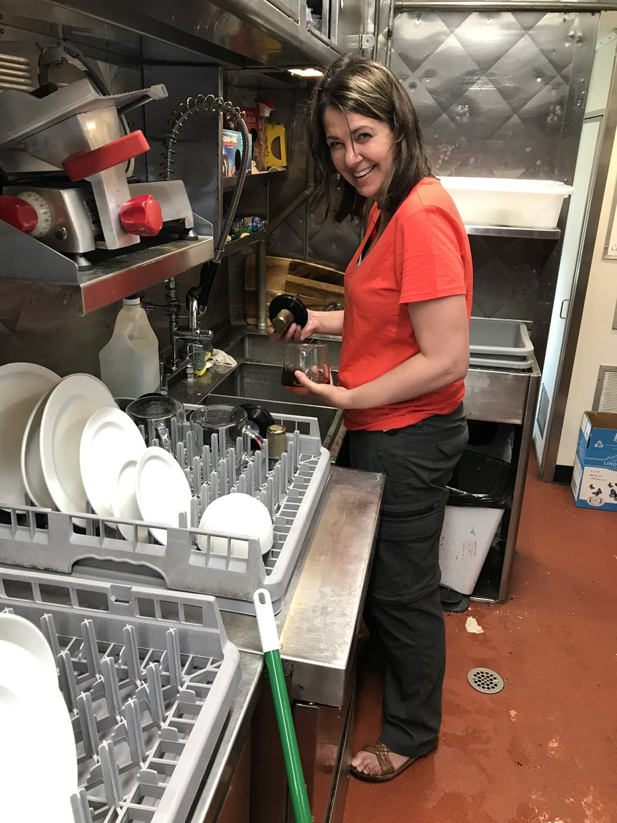 Fun fact: my husband and I still own a restaurant. This weekend the dishwasher broke down, so I went in for a shift 🧼 🍽️
#biz #abpoli