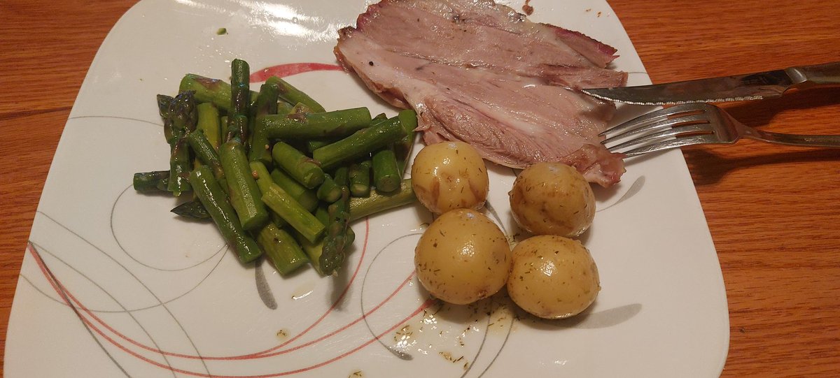 The surprise meat ended up being a nice chunk of #pork. Smoked it on the barbecue. Served it with a side of @EarthFreshFarms microwave potatoes (received at the plant tour this week) and local asparagus. My belly is happy!! #loveOntfood